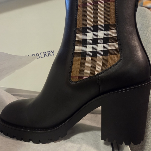 Burberry Black Ankle Boots with Check Pattern - Picture 10 of 12